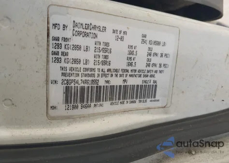 2004 Chrysler Town & Country Touring z USA, uszkodzony, nr VIN 2C8GP54L74R618552